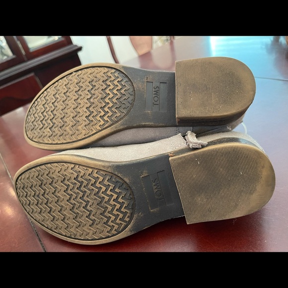Tom’s woman’s grey suede booties size 8 - Picture 5 of 5